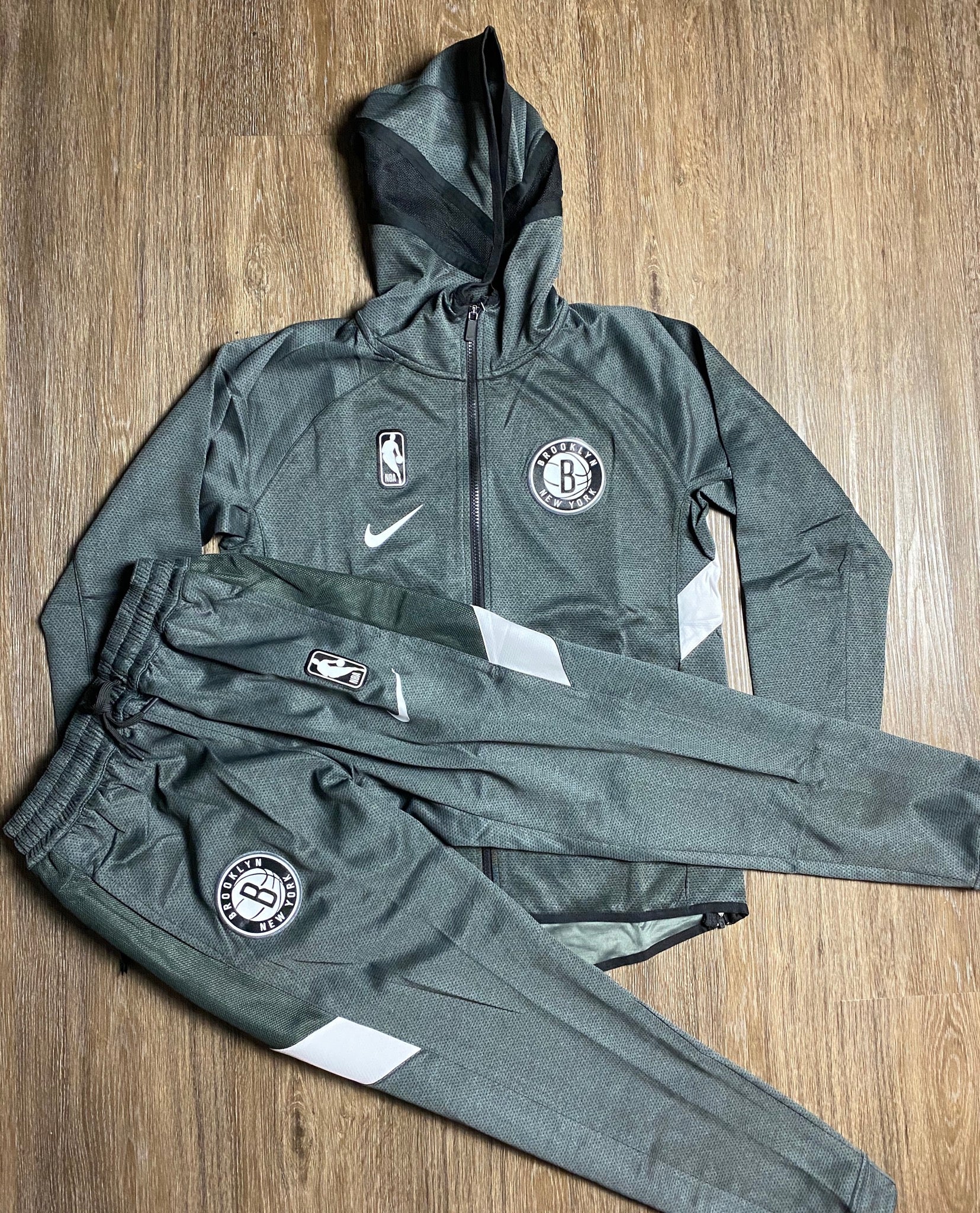 Brooklyn Nets Charcoal Nike ThermaFlex Showtime Hoodie and Pants