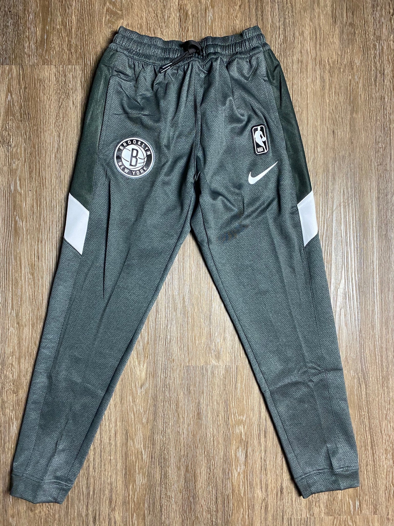 Brooklyn Nets Charcoal Nike ThermaFlex Showtime Hoodie and Pants